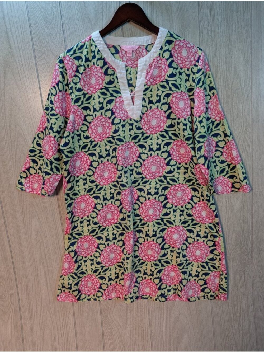 LILLY PULITZER Size Large Top Split Neck Sleeves Pink Floral Medallion